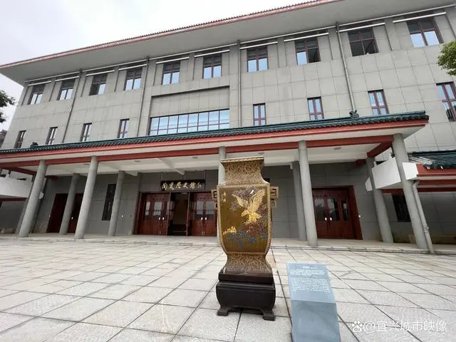 12月10日，宜興陶瓷博物館舉行建館40周年暨新館建成開(kāi)放慶典。